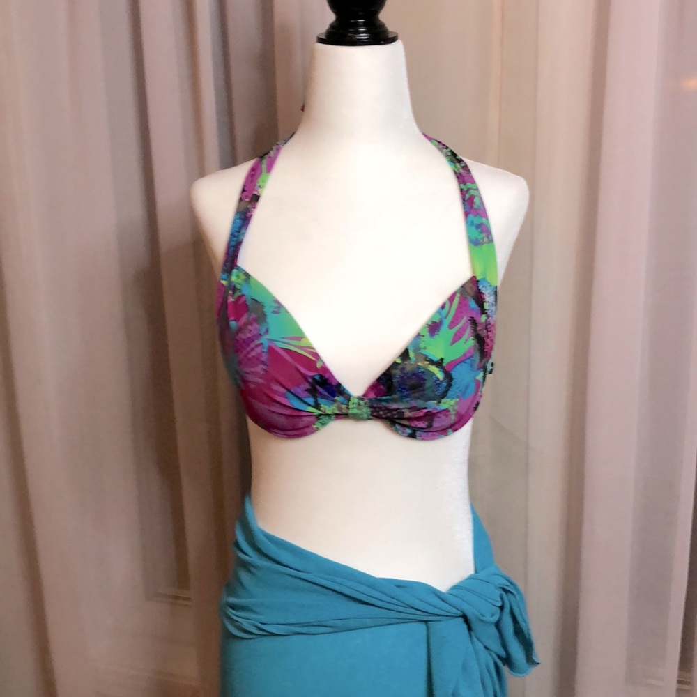 La vie en rose bikini top size medium.